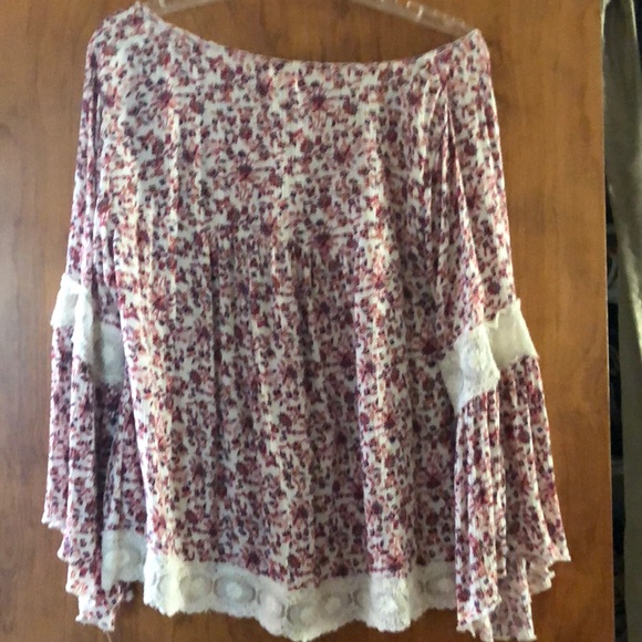 Hollister flowy top - Picture 2 of 2